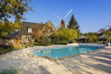 Moulin et piscine