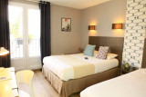 Hôtel Marguerite d'Anjou - Chambre Classique Triple - © Pierre-Louis Turquet Hôtel Marguerite d'Anjou - Chambre Classique Triple