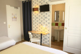 Hôtel Marguerite d'Anjou - Chambre Classique Triple - © Pierre-Louis Turquet Hôtel Marguerite d'Anjou - Chambre Classique Triple