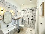 Hôtel Marguerite d'Anjou - Chambre PREMIUM PMR - © Pierre-Louis Turquet Hôtel Marguerite d'Anjou - Chambre PREMIUM PMR