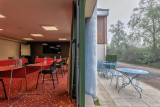 Salle séminaire 50m² - © HOTEL LE CAVIER Salle séminaire 50m²