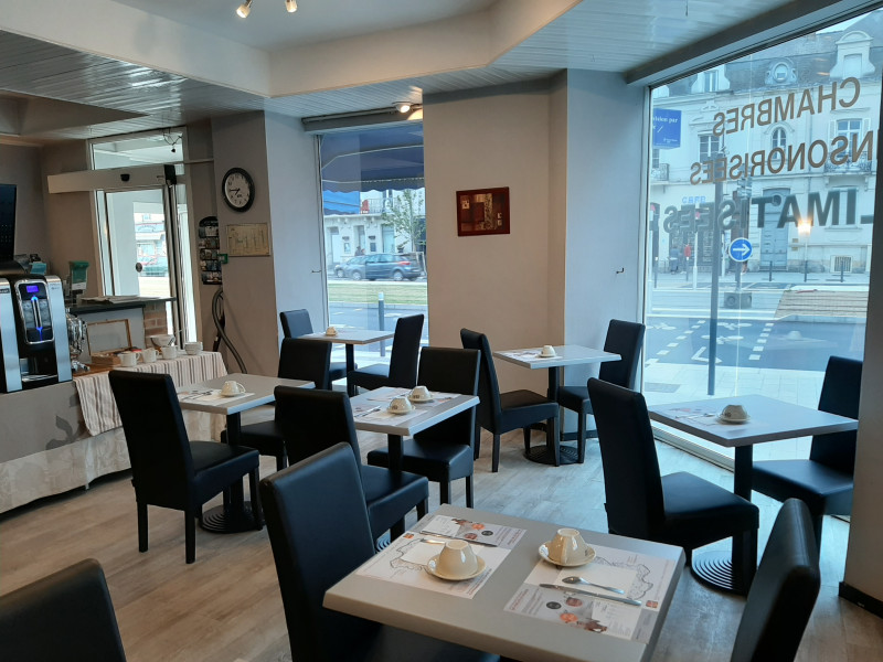 Hôtel Le Royalty - Salle petit déjeuner