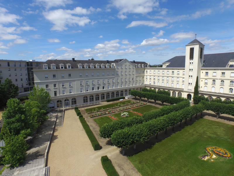 Bon Pasteur Hostellerie - Vue cour d'honneur - © Bon Pasteur Accueil Bon Pasteur Hostellerie - Vue cour d'honneur