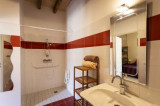 Gîte La Haye - Salle d'eau cerise